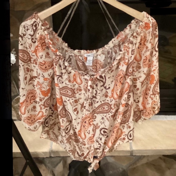 🐣  Off the Shoulder Paisley Blouse with a Naval Synch Tie ~ NWT - Picture 2 of 3